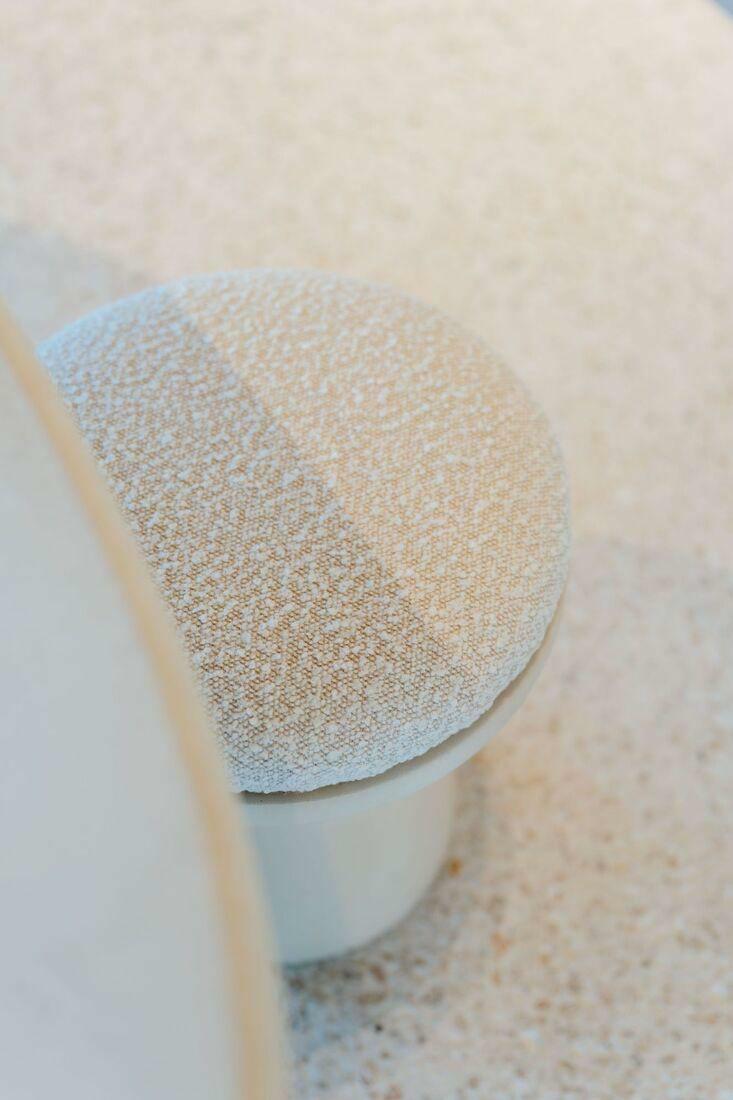 Maana stool