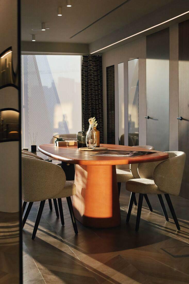 Zuri dining table